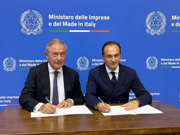 Un'immagine d'archivio del ministro Urso con il presidente della Regione Piemonte Alberto Cirio