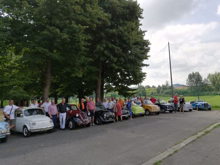 4° Memorial Renzo Delaude a Castelnuovo Belbo organizzato dalla Fiat Club 500 Alessandria 4° Memorial Renzo Delaude a Castelnuovo Belbo organizzato dalla Fiat Club 500 Alessandria