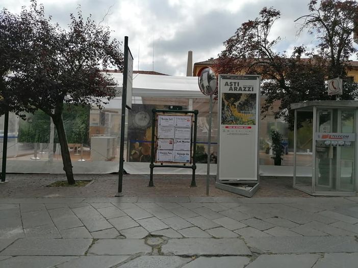 Piazza Roma in tempo di Douja è di &quot;uno squallore mai visto&quot;. Parola di Carlo Cerrato