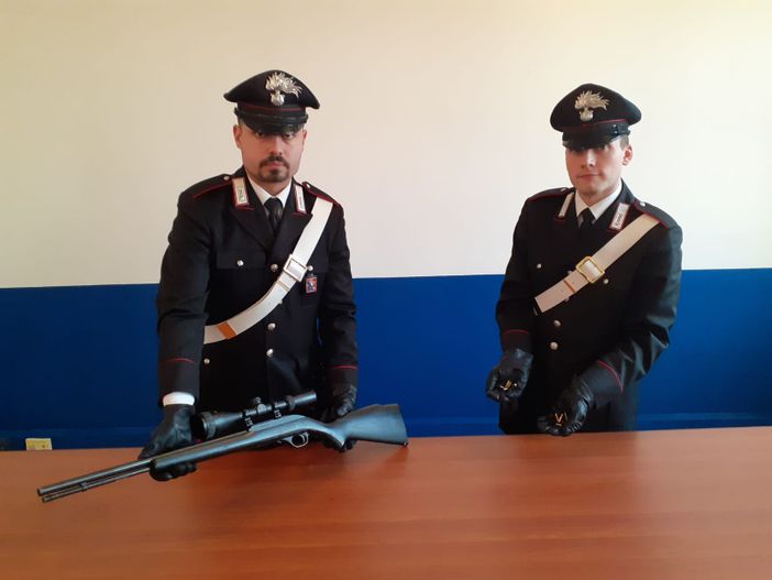 Asti: pluripregiudicato astigiano spara ad una vicina dopo una lite Asti: pluripregiudicato astigiano spara ad una vicina dopo una lite