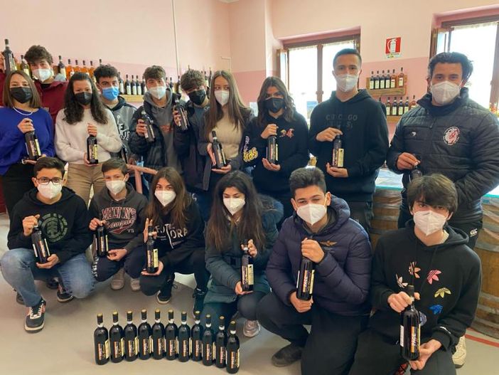 Dal Penna di Asti la "bottiglia della pace": un Ruchè 2019 per sostenere l'Ucraina Dal Penna di Asti la "bottiglia della pace": un Ruchè 2019 per sostenere l'Ucraina