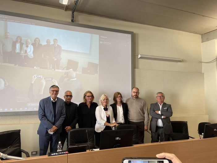 Foto di gruppo per i relatori della presentazione del master di I livello in Assistenza Infermieristica di Famiglia e di Comunità