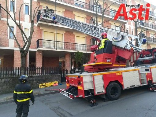 La fotografia, risalente al febbraio scorso, fa riferimento a un intervento analogo compiuto in via Giovanni XXIII La fotografia, risalente al febbraio scorso, fa riferimento a un intervento analogo compiuto in via Giovanni XXIII