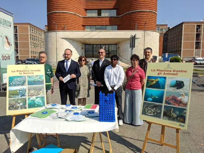 La presidente di Asp, Vincenzina Giaretti, tra il sindaco Rasero e l'assessore Berzano. Sulla destra, la funzionaria comunale Rita Vavalle e Flavio Gotta, responsabile comunicazione di Gaia