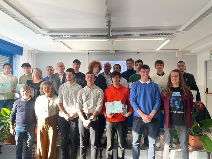 Consegnate le borse di studio ai ‘centisti’ della scuola Artom ed una in memoria di Edoardo Civitate (FOTO)