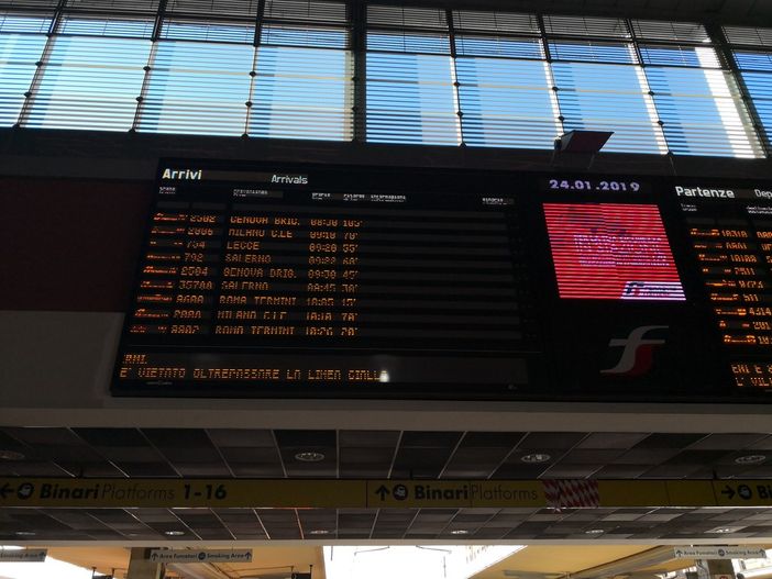Guasto al passaggio a livello di Trofarello, ritardi sulla linea Torino-Savona-Ventimiglia e Torino-Cuneo Guasto al passaggio a livello di Trofarello, ritardi sulla linea Torino-Savona-Ventimiglia e Torino-Cuneo