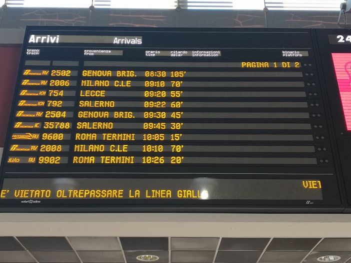 Causa maltempo, forti ritardi nella circolazione dei treni. Alcuni sono stati soppressi Causa maltempo, forti ritardi nella circolazione dei treni. Alcuni sono stati soppressi