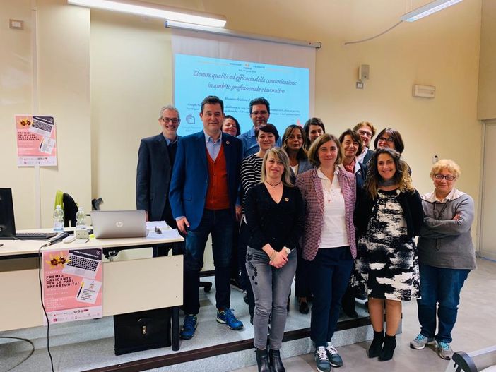 i relatori Massimo Arattano, Albertina Gatti, la Consigliera di Parità Chiara Cerrato, il direttore di Astiss Francesco Scalfari e i partecipanti al workshop in rappresentanza di Asl, B2-Astidental, Bosca, Fisascat Cisl, Nuovo Mollificio Astigiano, Provincia di Asti i relatori Massimo Arattano, Albertina Gatti, la Consigliera di Parità Chiara Cerrato, il direttore di Astiss Francesco Scalfari e i partecipanti al workshop in rappresentanza di Asl, B2-Astidental, Bosca, Fisascat Cisl, Nuovo Mollificio Astigiano, Provincia di Asti