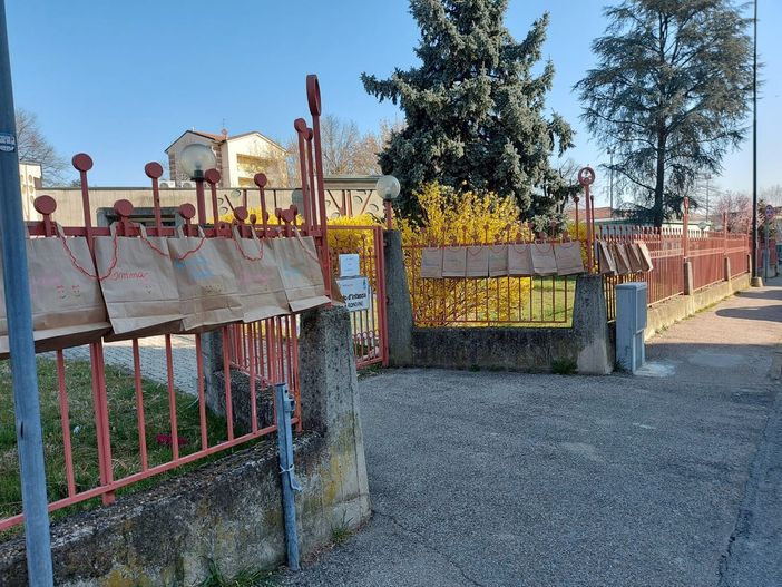 cancello di un nido d'infanzia cancello di un nido d'infanzia