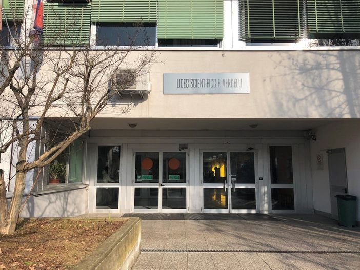 L'ingresso del Liceo Scientifico "F. Vercelli" di Asti L'ingresso del Liceo Scientifico "F. Vercelli" di Asti