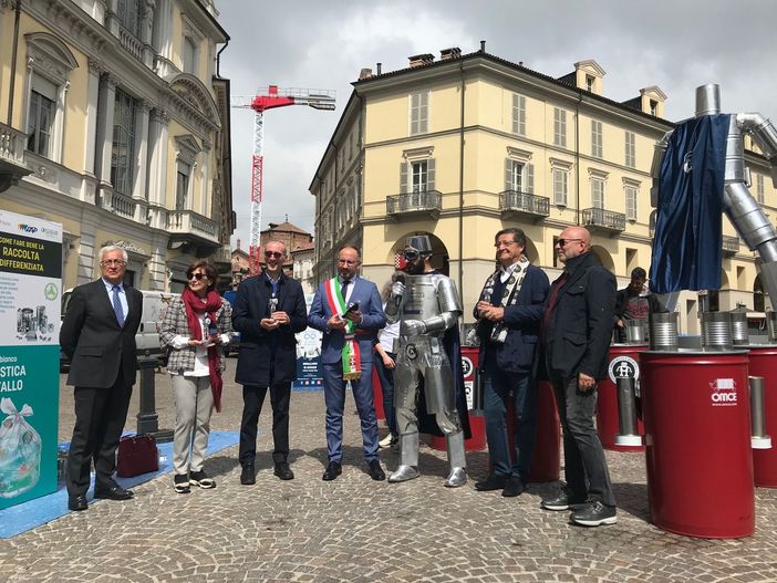 Nella foto, da sinistra: Domenico Rinaldini, Vincenzina Giaretti (presidente di Asp), Renato Berzano, Maurizio Rasero, &quot;capitan Acciaio&quot;, Luigi Visconti (presidente di GAIA) e Giandomenico Cortassa (membro CdA GAIA)