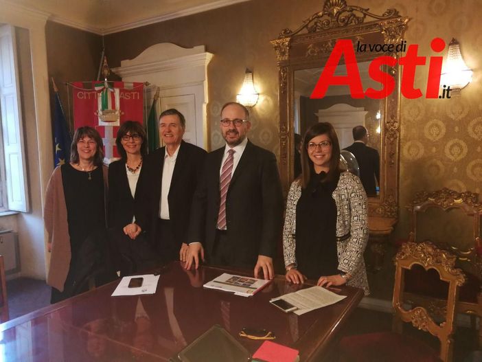 Nella foto, da sinistra: Valeria Raso (responsabile Servizio Istruzione), Natascia Borra (Fondazione Crasti), Mario Sacco, Maurizio Rasero, Elisa Pietragalla Nella foto, da sinistra: Valeria Raso (responsabile Servizio Istruzione), Natascia Borra (Fondazione Crasti), Mario Sacco, Maurizio Rasero, Elisa Pietragalla