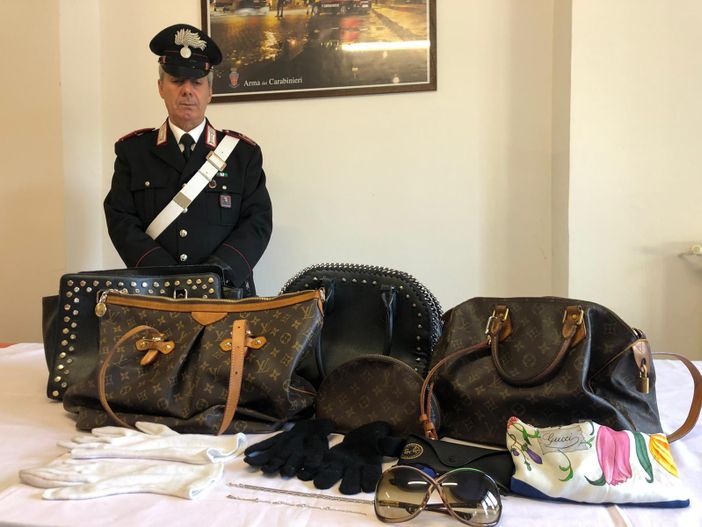 Canelli, denunciate a piede libero quattro nomadi fermate su un'auto carica di refurtiva [VIDEO]