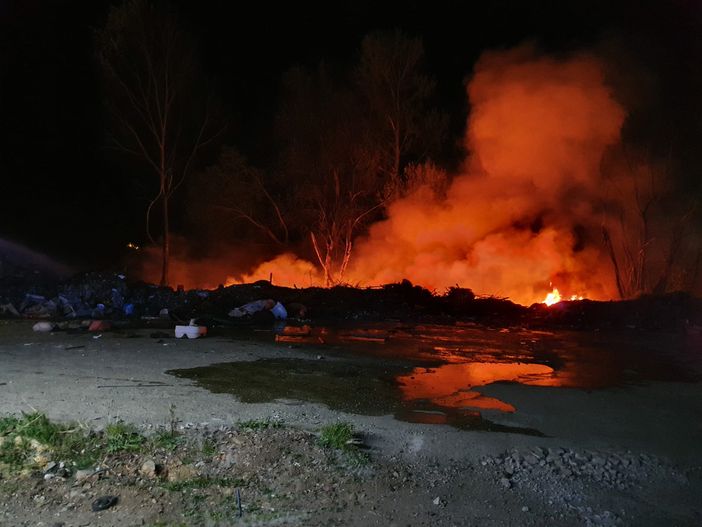 Le immagini documentano alcuni interventi al campo nomadi