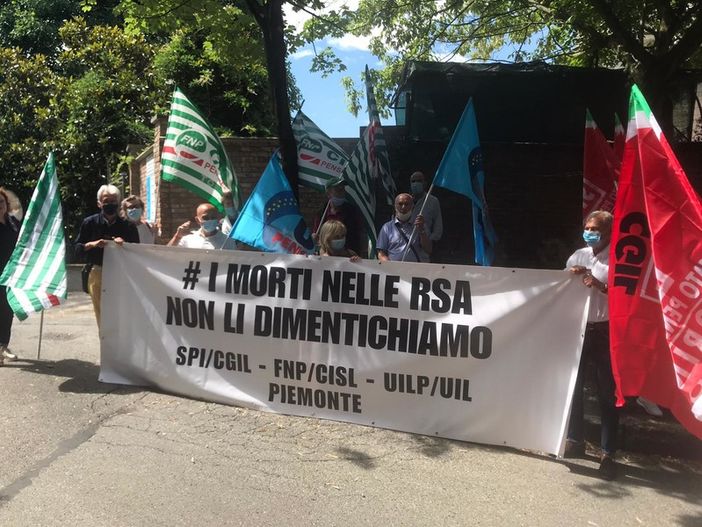 Rsa, la denuncia dei pensionati: “La strage degli anziani si poteva evitare, si è scelto di far morire i nonni” [VIDEO]
