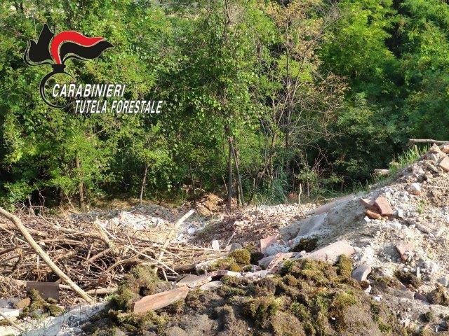 Due denunciati dai carabinieri forestali, a Vinchio e Calamandrana, per reati ambientali