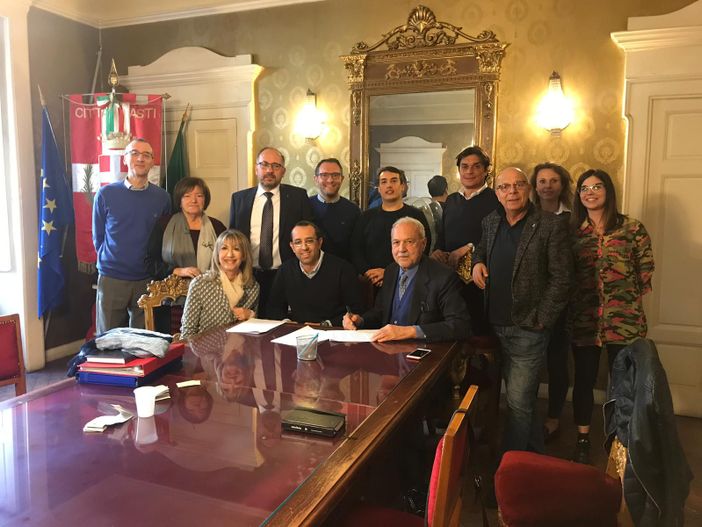 Asti: in via Aliberti decollano storie da tappeto volante Asti: in via Aliberti decollano storie da tappeto volante