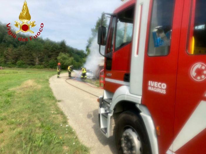 Nuovo incendio auto, questa volta a Variglie, nessun altro mezzo coinvolto Nuovo incendio auto, questa volta a Variglie, nessun altro mezzo coinvolto