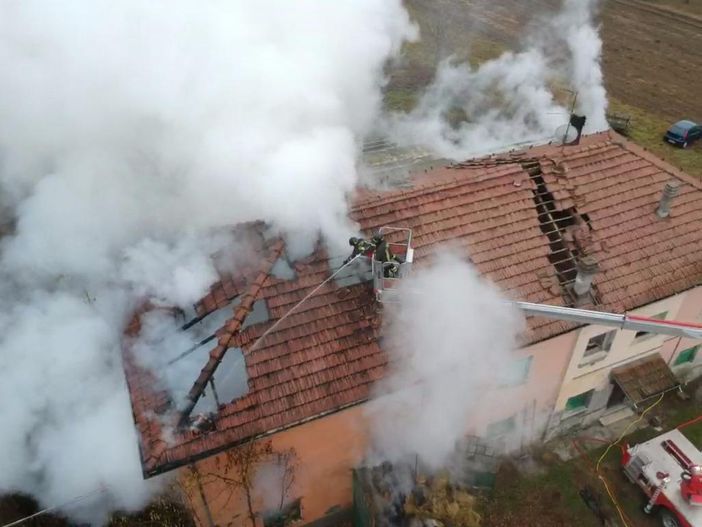 Incendio a Nizza: 4 squadre di vigili del fuoco impegnate. Ultimo aggiornamento