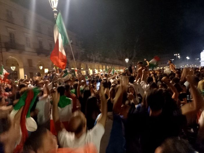 Festeggiamenti ad Asti dopo la vittoria della Nazionale (MerfePhoto)