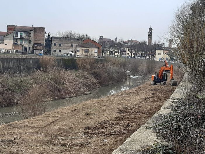 Lavori di manutenzione sul Belbo a Nizza Monferrato, zona centro città [VIDEO]