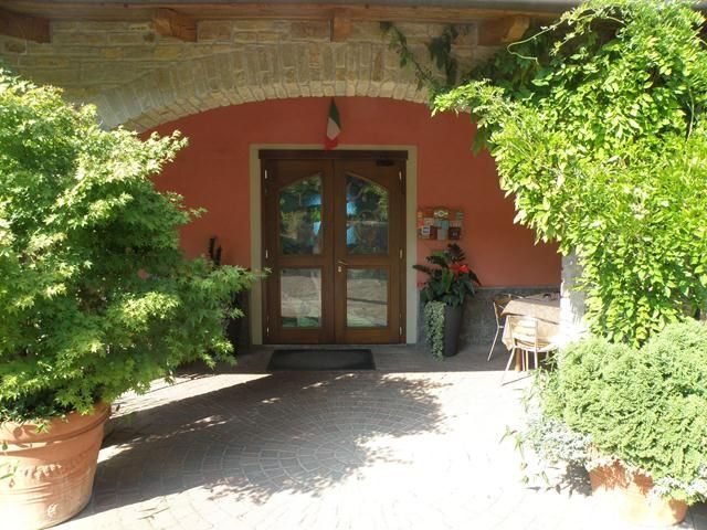 "Madonna della Neve" di Cessole (foto tratta dal sito internet del ristorante) "Madonna della Neve" di Cessole (foto tratta dal sito internet del ristorante)