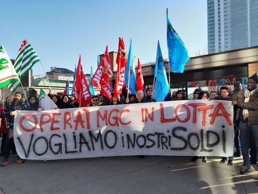 Presidio Manital davanti al Tribunale: &quot;Dateci i nostri stipendi&quot;