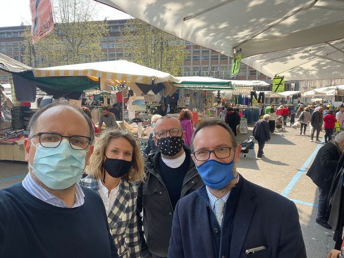 Sindaco e assessori stamattina al mercato