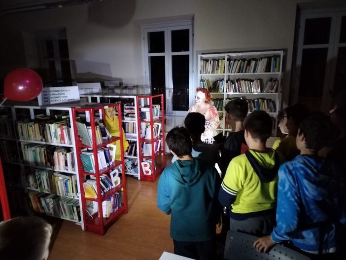 Cronaca di una notte di paura in biblioteca a Canelli