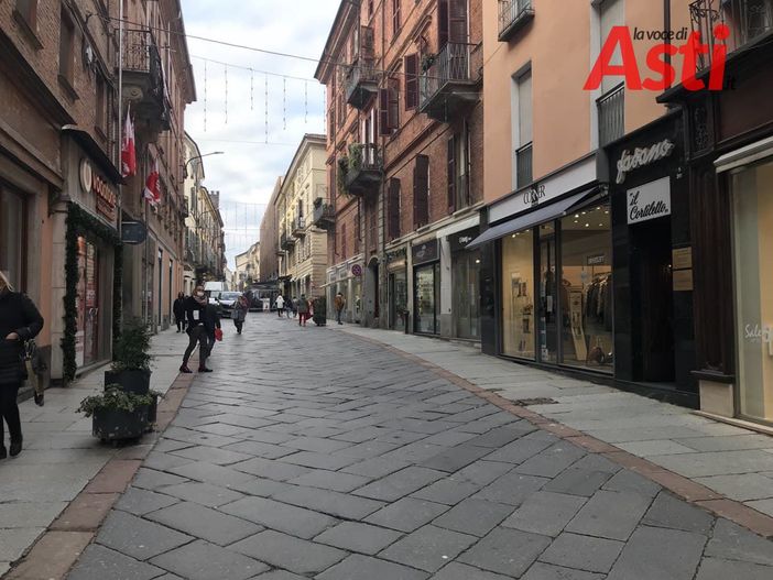 L'inizio dei saldi ad Asti è 'timido'. I commercianti: "Temiamo nuove chiusure e restrizioni" L'inizio dei saldi ad Asti è 'timido'. I commercianti: "Temiamo nuove chiusure e restrizioni"