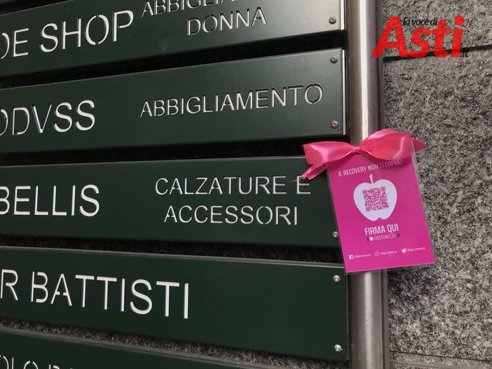Le card e i fiocchetti rosa de Il Giusto Mezzo anche ad Asti