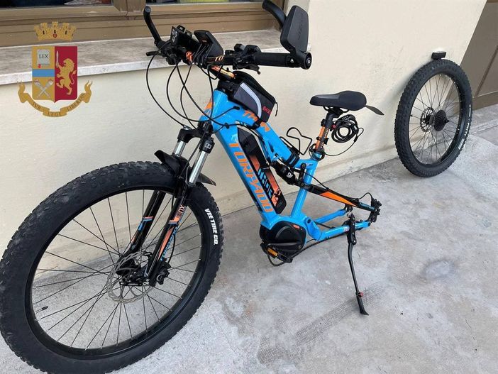 Bicicletta rubata rinvenuta da agenti delle Volanti Bicicletta rubata rinvenuta da agenti delle Volanti