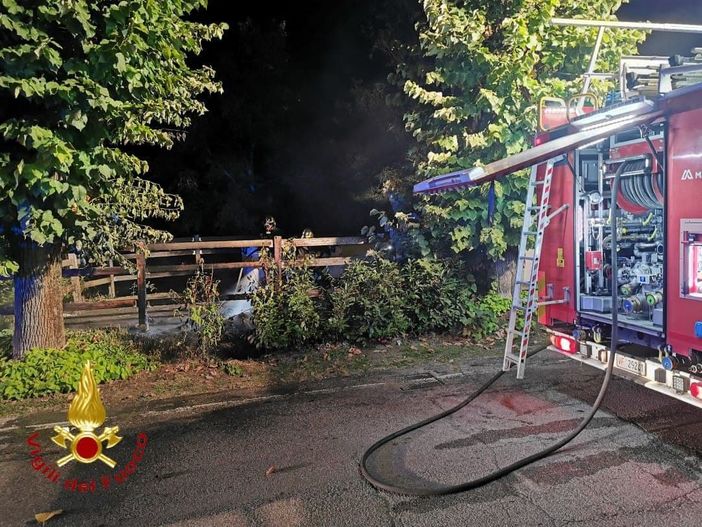 Montaldo Scarampi: intervento dei vigili del fuoco per lo spegnimento di alcuni cassonetti in fiamme Montaldo Scarampi: intervento dei vigili del fuoco per lo spegnimento di alcuni cassonetti in fiamme