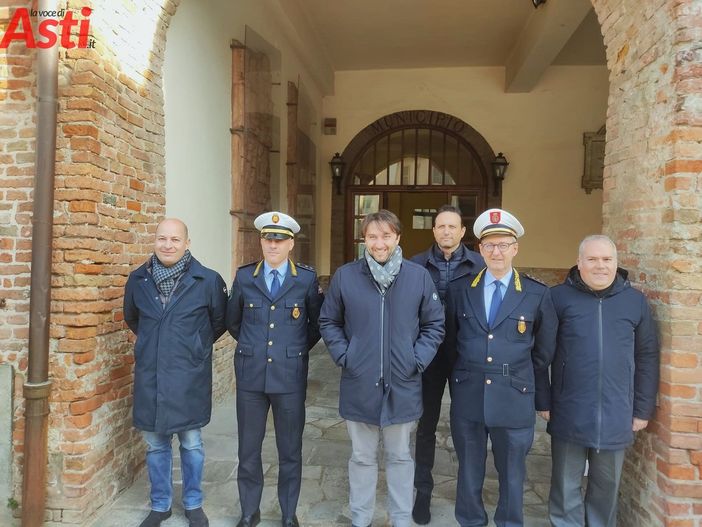 Comandante e vice con il sindaco Nosenzo, assessori e consiglieri Comandante e vice con il sindaco Nosenzo, assessori e consiglieri