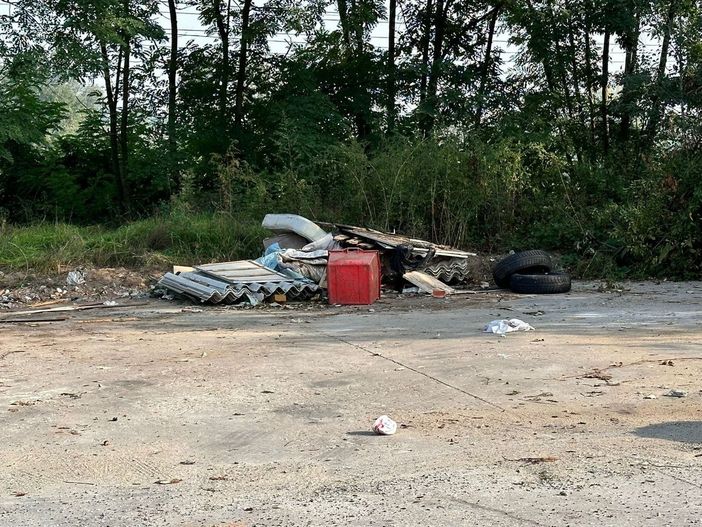 Alcune immagini dell'ennesimo scempio Alcune immagini dell'ennesimo scempio