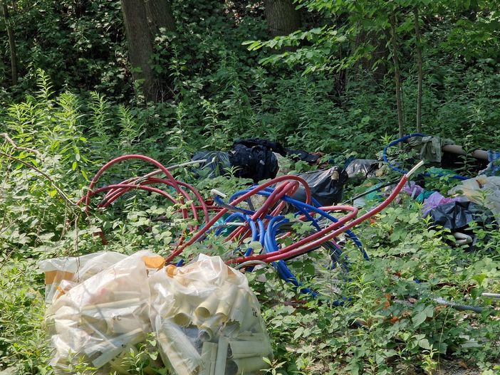 Abbandono rifiuti a Valleandona Abbandono rifiuti a Valleandona