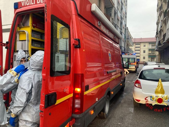 Trasporto paziente Covid. A San Damiano l'ambulanza chiede supporto dei vigili del fuoco Trasporto paziente Covid. A San Damiano l'ambulanza chiede supporto dei vigili del fuoco