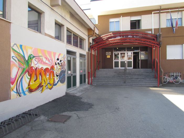 &quot;A quali scuole di Asti sono destinati i banchi comprati dal Comune?&quot;. Interrogazione dei consiglieri comunali di minoranza