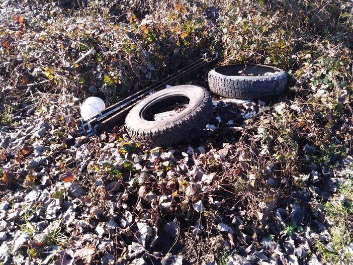 Non solo degrado ma una strada che sta cedendo, segnalata verso la vecchia cava FOTOGALLERY E VIDEO]