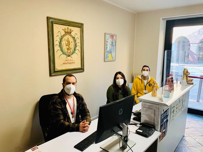 I ragazzi che stanno facendo il servizio civile in biblioteca I ragazzi che stanno facendo il servizio civile in biblioteca