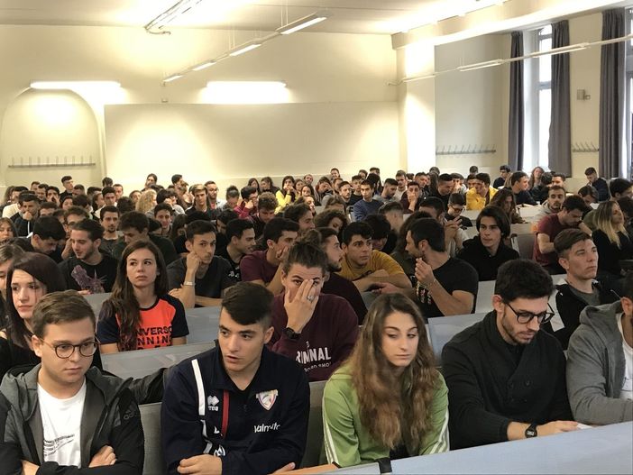 230 ragazzi matricole di Scienze Motorie hanno inaugurato l'anno accademico 230 ragazzi matricole di Scienze Motorie hanno inaugurato l'anno accademico