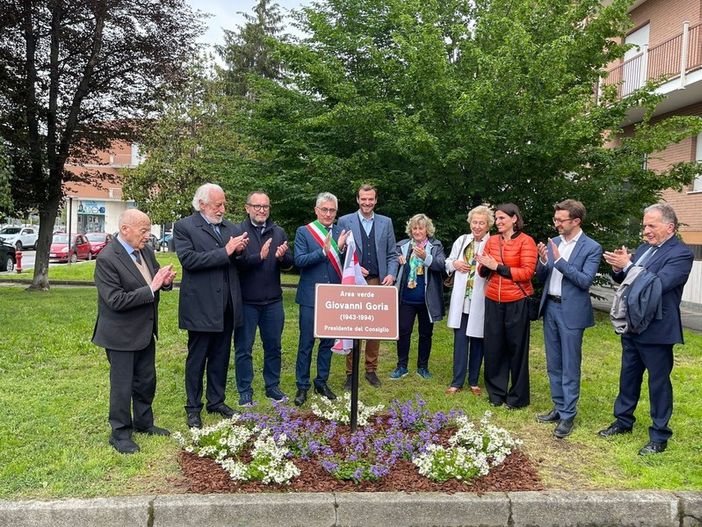 La targa, scoperta ad Alba, dedicata a Giovanni Goria La targa, scoperta ad Alba, dedicata a Giovanni Goria