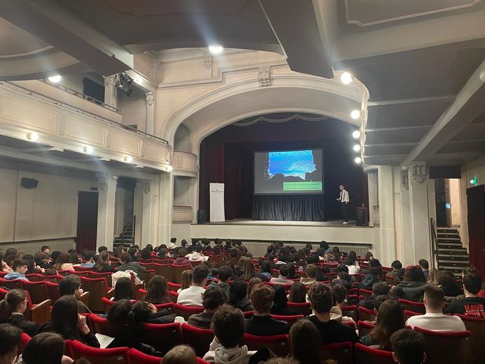 Finanza sostenibile: incontro al Teatro sociale di Nizza organizzato da Banca d'Alba