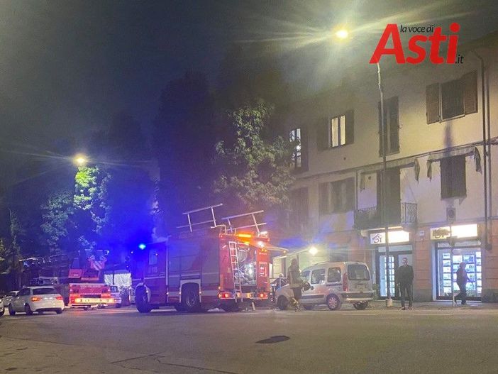 Code in corso Savona ad Asti per principio di incendio in una pizzeria