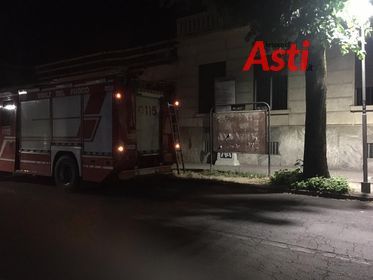 Asti: estesa perdita d'acqua in corso Pietro Chiesa. Intervengono i vigili del fuoco