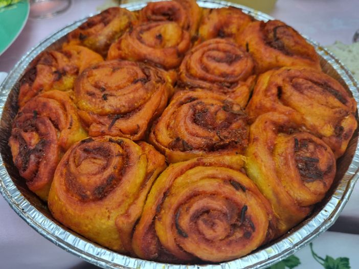 In foto il piatto calabrese della pitta alla sardella
