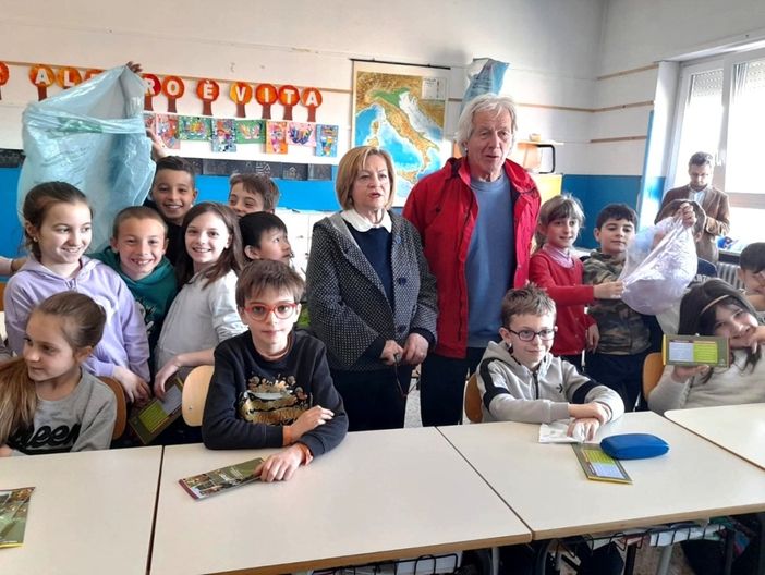 Gli assessori Noto e Accasto in classe con i bambini