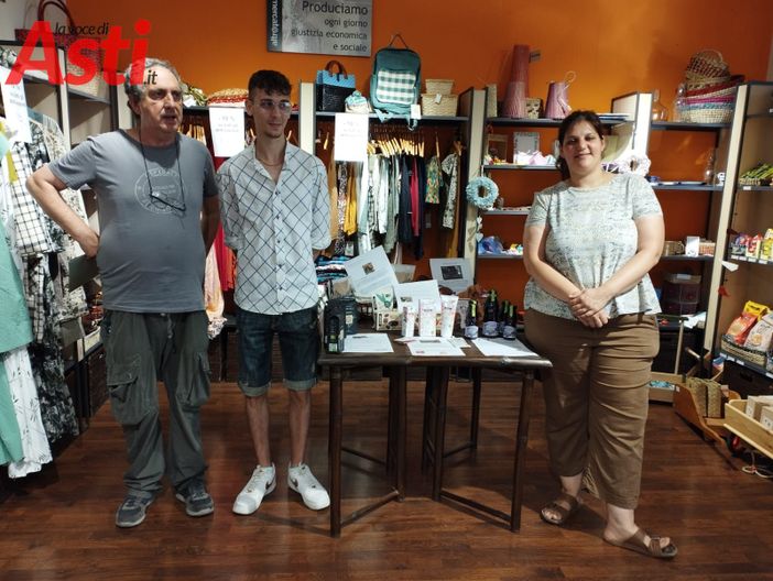 Paolo Fiscelli e Giulia Grosso con Davide, ragazzo del servizio civile Paolo Fiscelli e Giulia Grosso con Davide, ragazzo del servizio civile