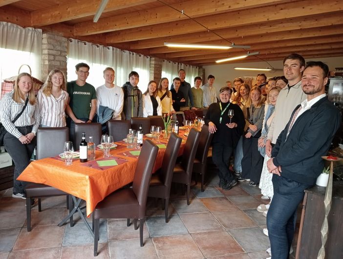 Studenti norvegesi in visita a Nizza Monferrato: scoperta dell’agricoltura piemontese tra viti, tradizioni e sapori locali Studenti norvegesi in visita a Nizza Monferrato: scoperta dell’agricoltura piemontese tra viti, tradizioni e sapori locali