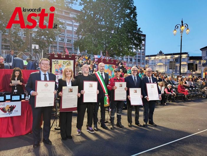 Foto di gruppo per gli Insigniti Foto di gruppo per gli Insigniti